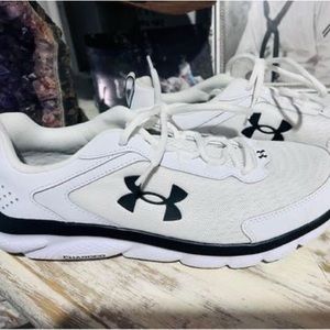 Under Armor men’s running shoes size 10.5